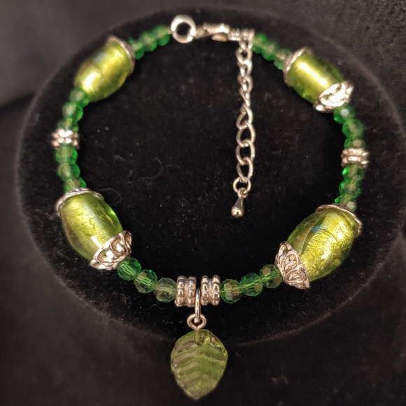 Gold and Green Leaf Accent Beaded Bracelet - Picture 3 of 6